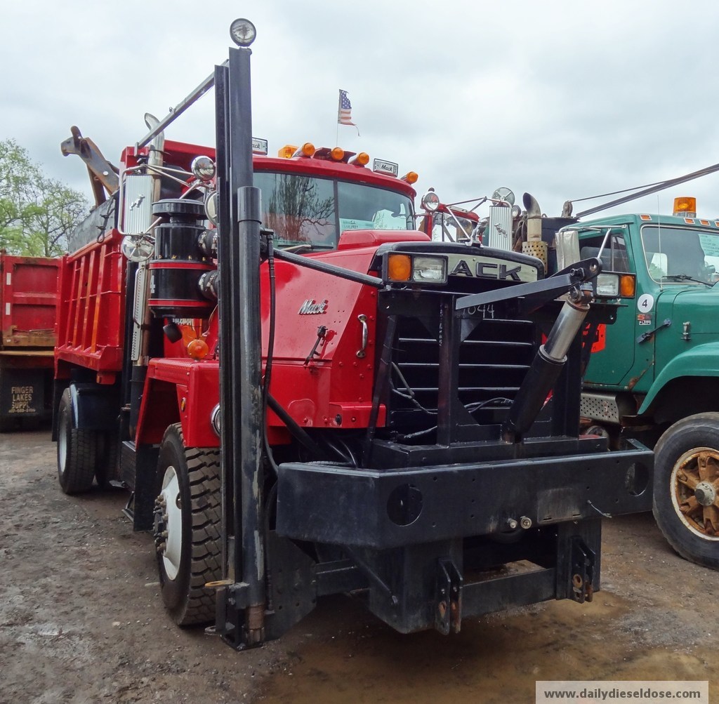Mack RM Snow Plow